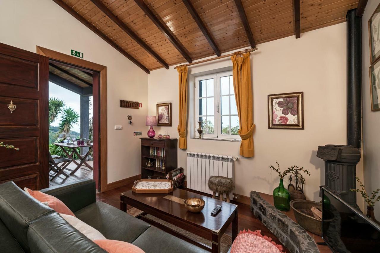 Quinta Devonia By An Island *