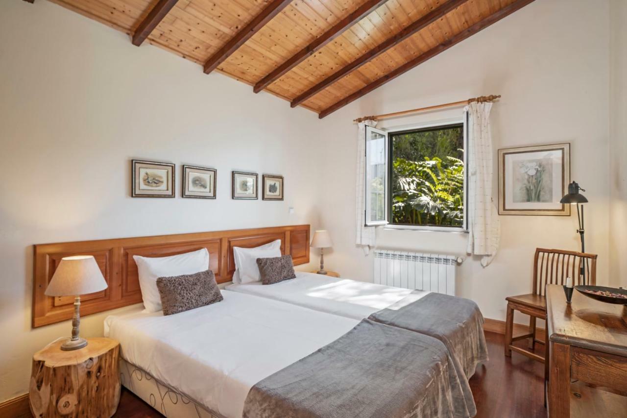 Quinta Devonia By An Island