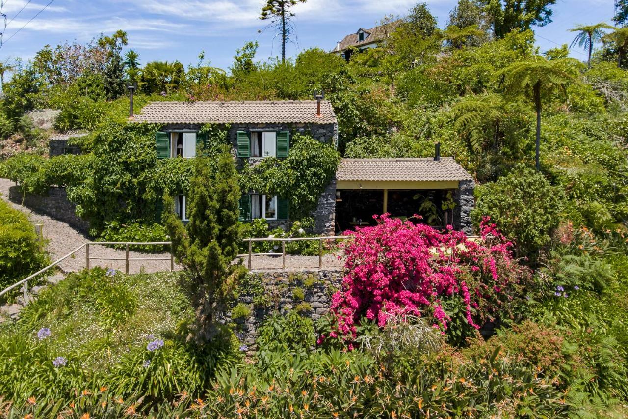 Quinta Devonia By An Island *